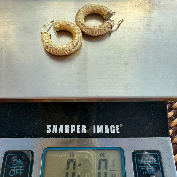 14K Yellow Gold Woven Mesh Textured Hoop Earrings - Picture 12 of 13